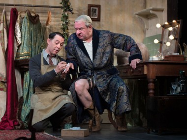 Reece Shearsmith and Ken Stott in The Dresser. Photo: Bill Knight